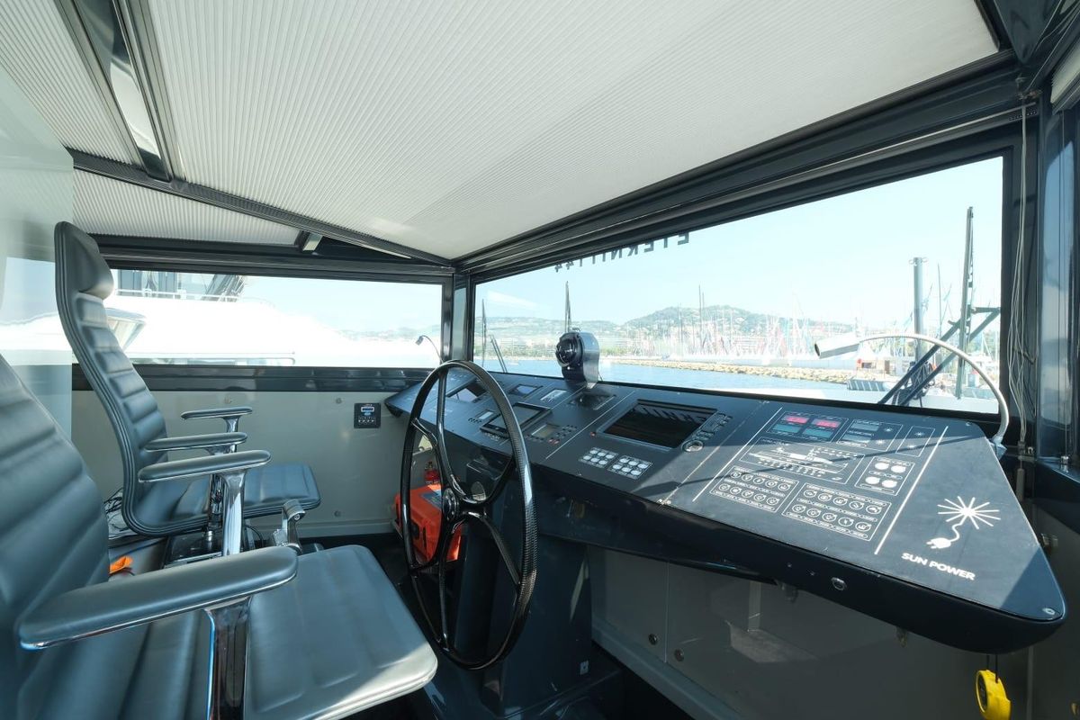 2010 Arcadia Yachts 85 