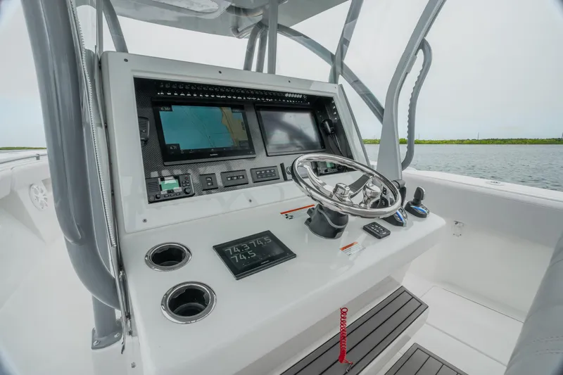 Triple C Yacht Photos Pics 2024 Sea Hunter - Helm
