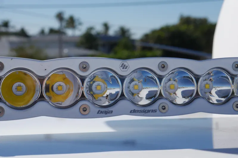 Triple C Yacht Photos Pics 2024 Sea Hunter - Light bar