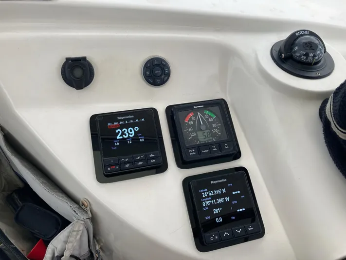 Rattlesnake Yacht Photos Pics 