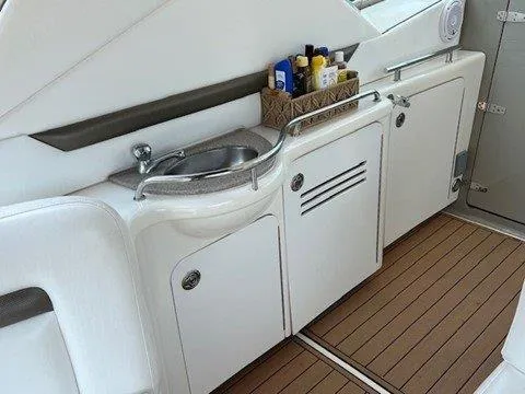  Yacht Photos Pics 2006 SEA RAY 38 SUNDANCER - Image 11