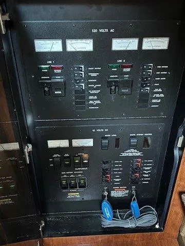  Yacht Photos Pics 2006 SEA RAY 38 SUNDANCER - Image 24