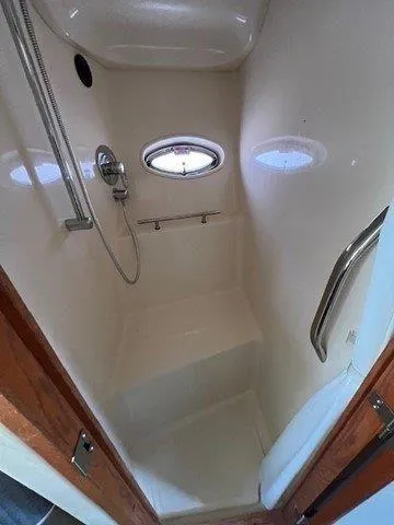  Yacht Photos Pics 2006 SEA RAY 38 SUNDANCER - Image 18