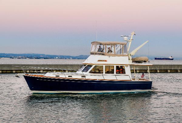 2002 Sabre  42 Flybridge Sedan