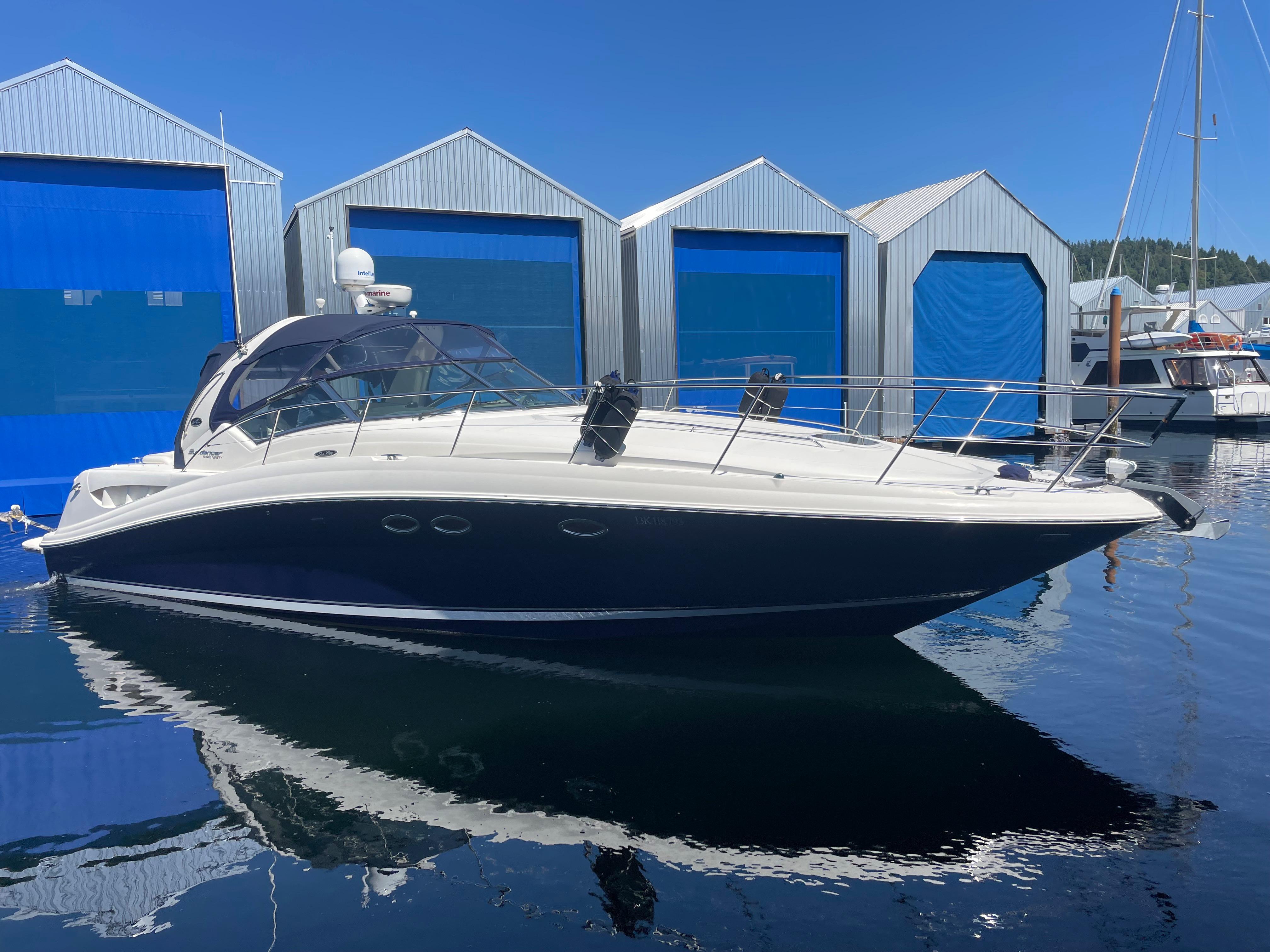 2004 Atlantis 47 Express Cruiser for sale - YachtWorld