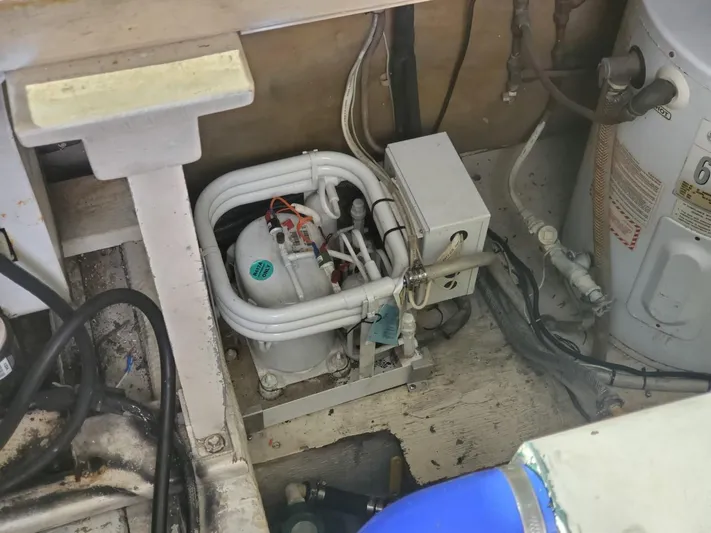 Anchor Management Yacht Photos Pics Engine room of 1988 Post 46 Sportfish boat, showing mechanical components.