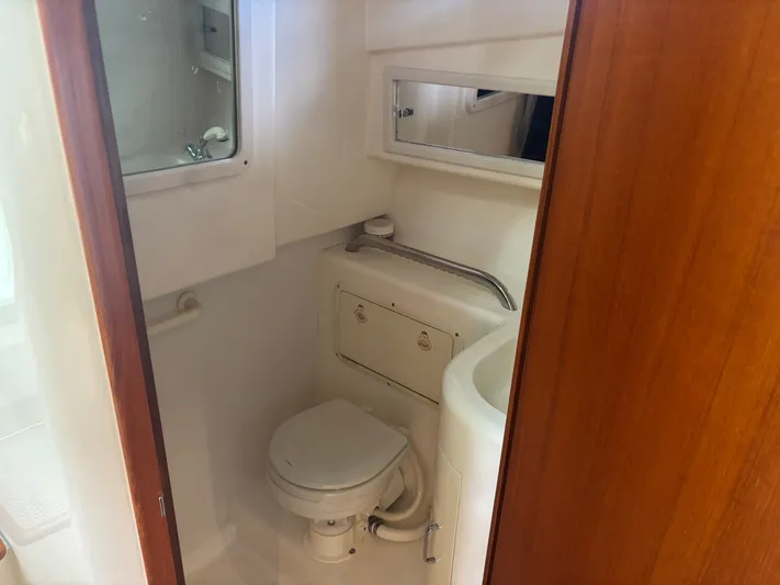  Yacht Photos Pics 1998 CABO 31 EXPRESS - Image 33