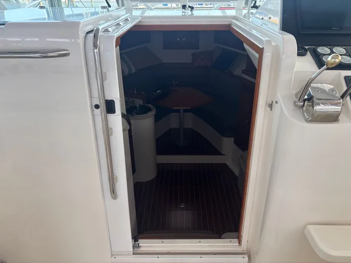  Yacht Photos Pics 1998 CABO 31 EXPRESS - Image 27