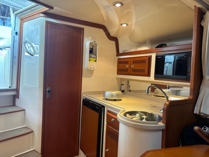  Yacht Photos Pics 1998 CABO 31 EXPRESS - Image 31