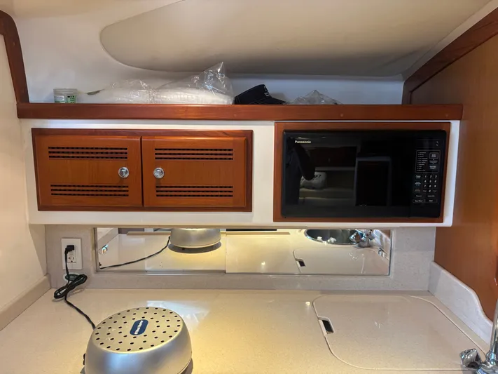  Yacht Photos Pics 1998 CABO 31 EXPRESS - Image 35