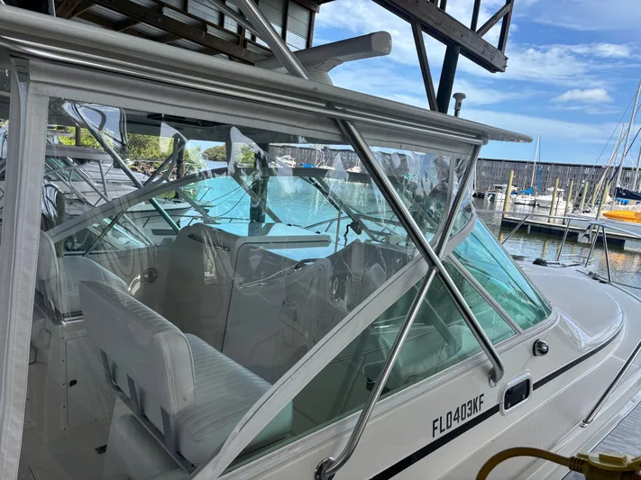  Yacht Photos Pics 1998 CABO 31 EXPRESS - Image 2