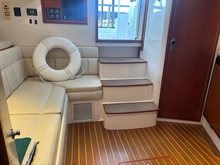  Yacht Photos Pics 1998 CABO 31 EXPRESS - Image 34