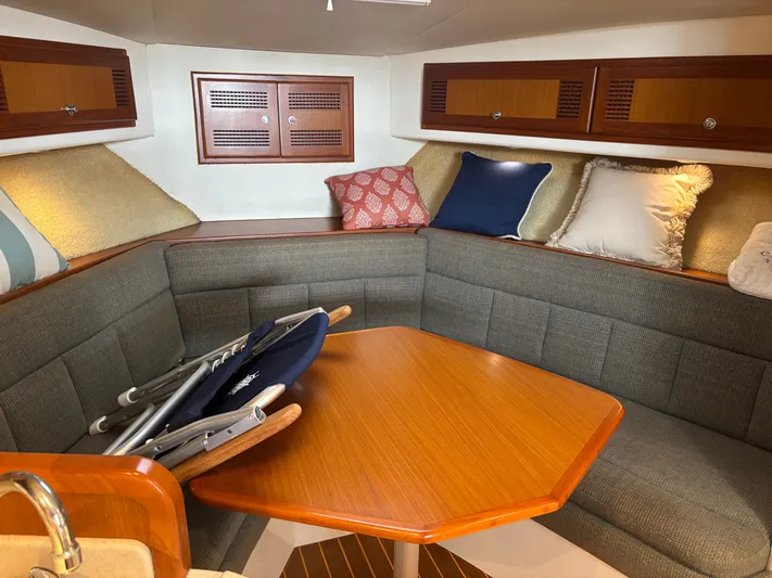  Yacht Photos Pics 1998 CABO 31 EXPRESS - Image 30