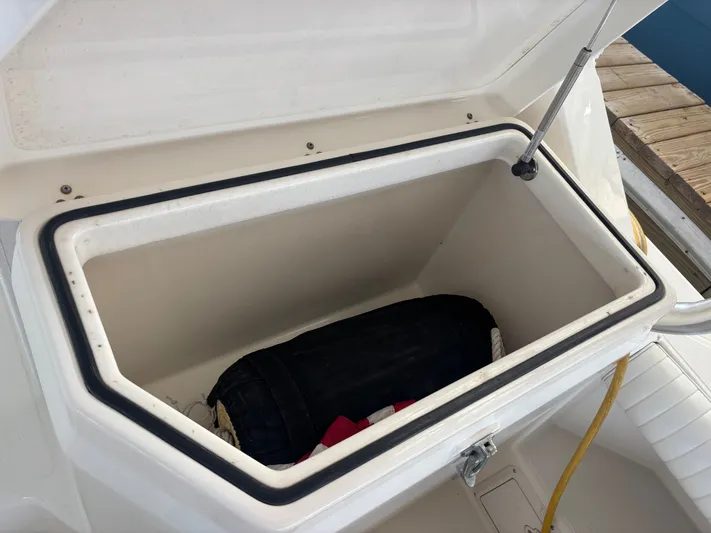  Yacht Photos Pics 1998 CABO 31 EXPRESS - Image 11