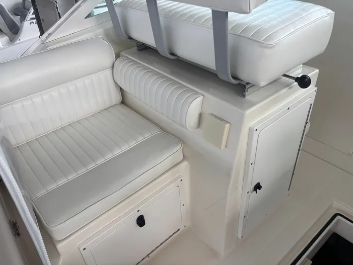  Yacht Photos Pics 1998 CABO 31 EXPRESS - Image 25