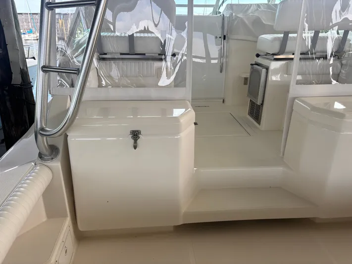  Yacht Photos Pics 1998 CABO 31 EXPRESS - Image 8