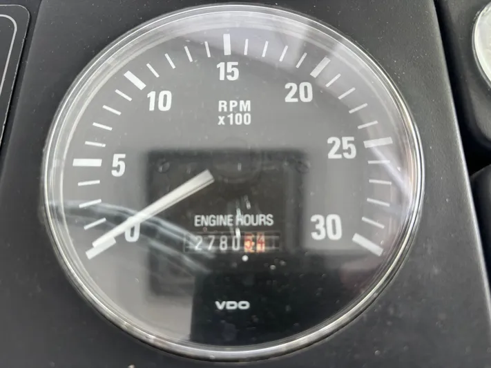  Yacht Photos Pics 1998 CABO 31 EXPRESS - Image 59