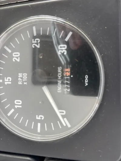  Yacht Photos Pics 1998 CABO 31 EXPRESS - Image 60