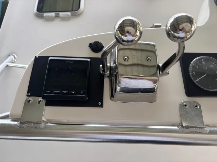  Yacht Photos Pics 1998 CABO 31 EXPRESS - Image 52