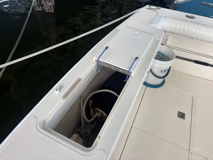  Yacht Photos Pics 1998 CABO 31 EXPRESS - Image 12