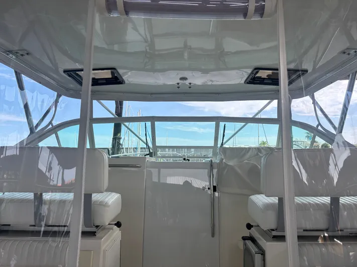  Yacht Photos Pics 1998 CABO 31 EXPRESS - Image 10