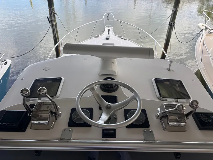  Yacht Photos Pics 1998 CABO 31 EXPRESS - Image 51