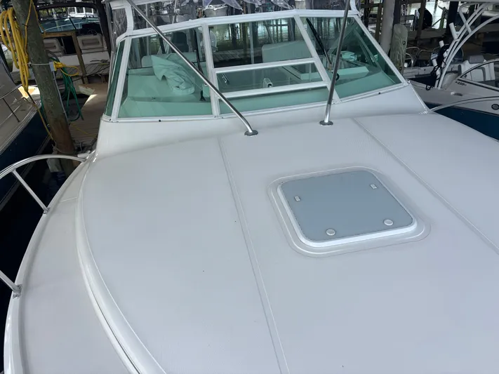  Yacht Photos Pics 1998 CABO 31 EXPRESS - Image 46