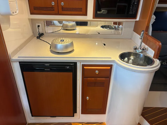  Yacht Photos Pics 1998 CABO 31 EXPRESS - Image 36