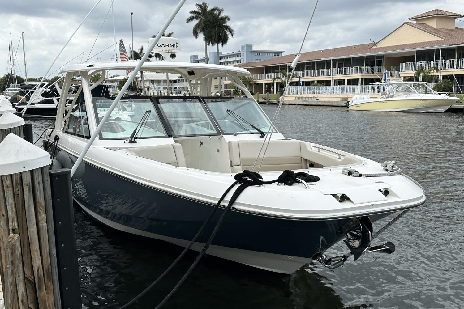 2018 Boston Whaler 320 Vantage Sport Fishing for sale - YachtWorld