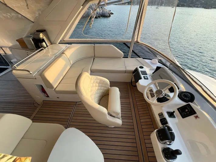  Yacht Photos Pics ABSOLUTE NAVETTA 58