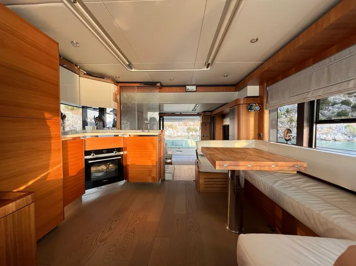  Yacht Photos Pics ABSOLUTE NAVETTA 58