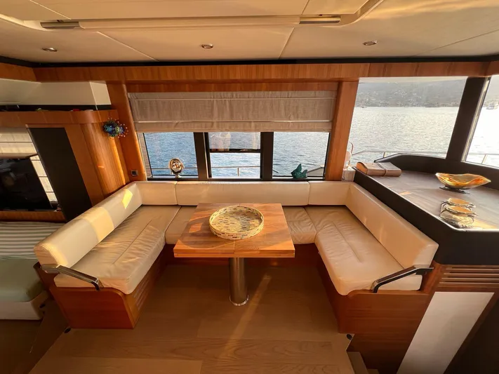  Yacht Photos Pics ABSOLUTE NAVETTA 58