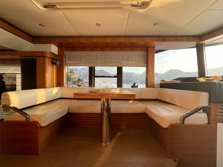  Yacht Photos Pics ABSOLUTE NAVETTA 58