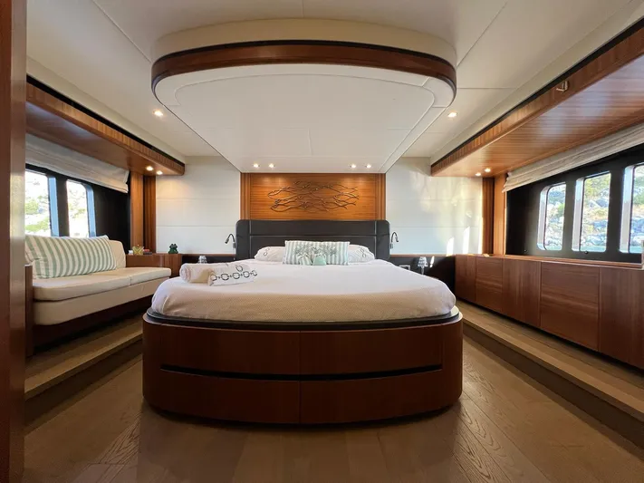  Yacht Photos Pics ABSOLUTE NAVETTA 58