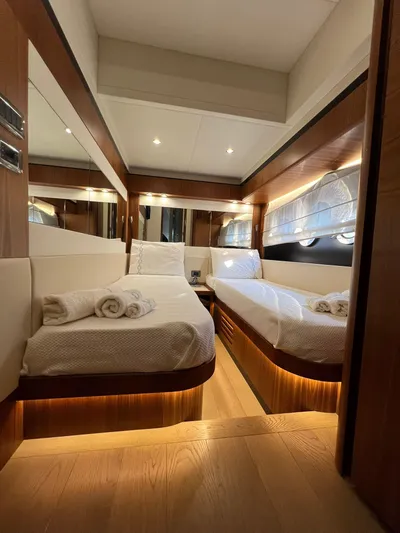  Yacht Photos Pics ABSOLUTE NAVETTA 58