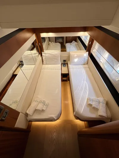  Yacht Photos Pics ABSOLUTE NAVETTA 58