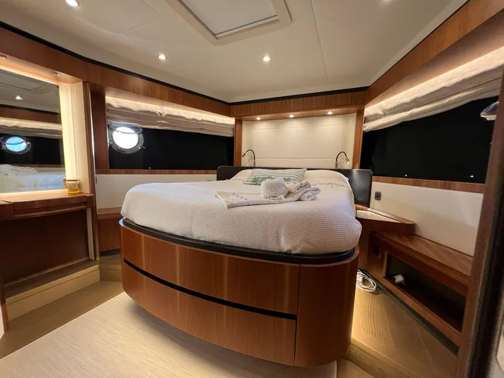  Yacht Photos Pics ABSOLUTE NAVETTA 58