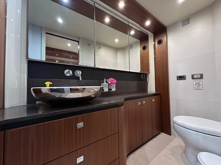  Yacht Photos Pics ABSOLUTE NAVETTA 58