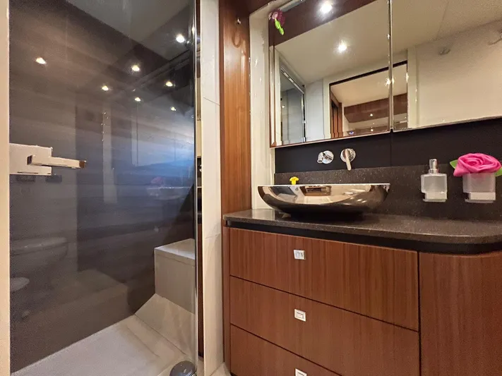  Yacht Photos Pics ABSOLUTE NAVETTA 58