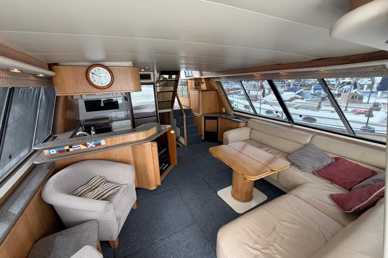 B Liner Yacht Photos Pics Interior of 1998 Bayliner 4788 Pilot House Motoryacht with cozy seating and modern amenities.