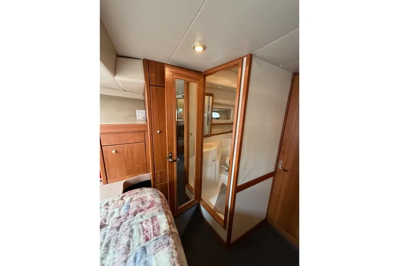 B Liner Yacht Photos Pics Interior of 1998 Bayliner 4788 Pilot House Motoryacht with wooden cabinetry and bathroom.