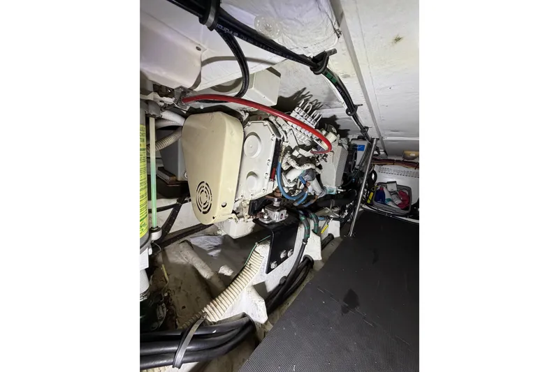B Liner Yacht Photos Pics Engine room of 1998 Bayliner 4788 Pilot House Motoryacht, showcasing mechanical components.