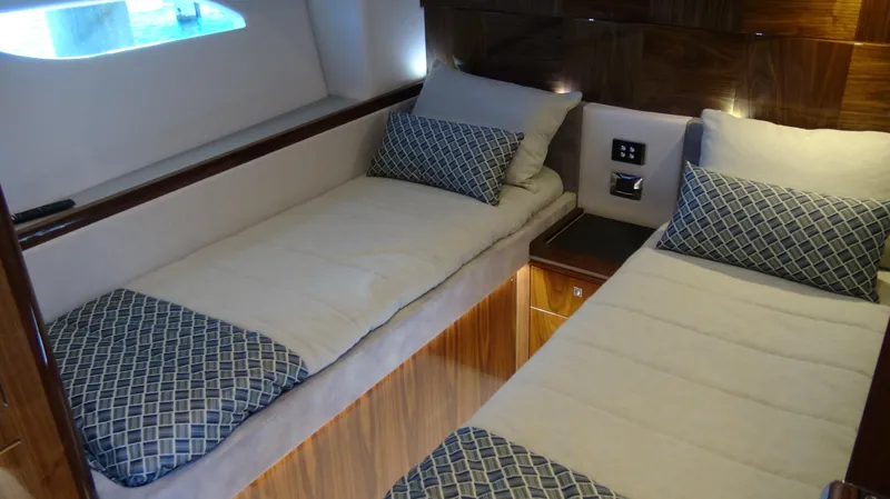 Chapter II Yacht Photos Pics 