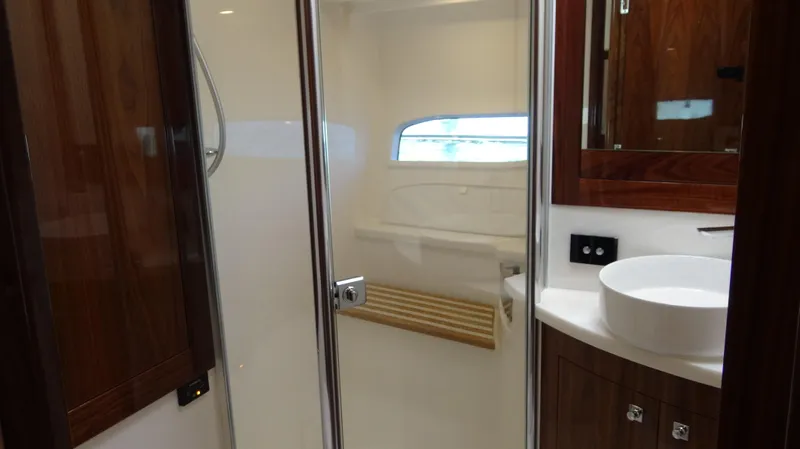 Chapter II Yacht Photos Pics 