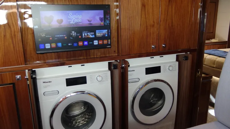 Chapter II Yacht Photos Pics 