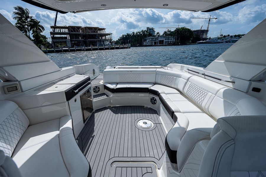 2020 Sea Ray 350 SLX