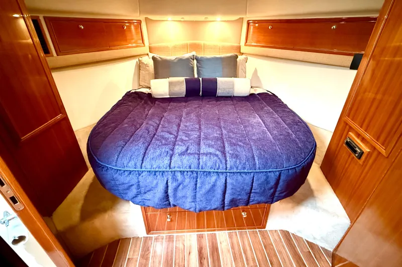 Golden Rule Yacht Photos Pics Luxurious bedroom interior of 2006 Riviera 42 Flybridge yacht with cozy bedding.