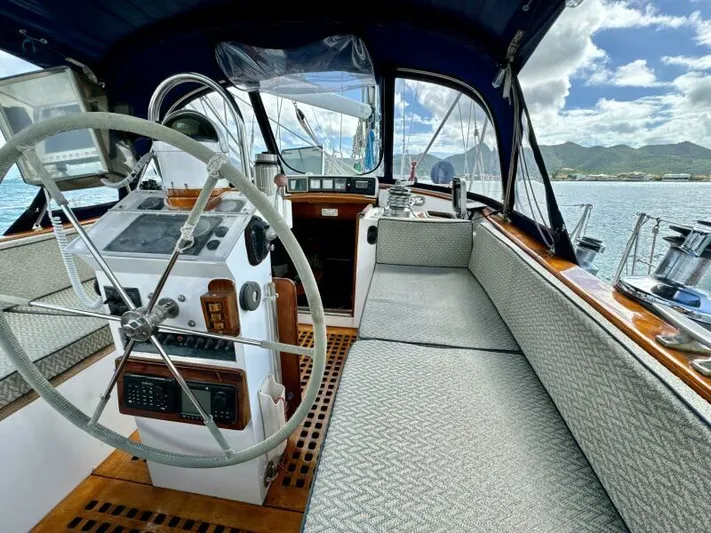 Roxy Yacht Photos Pics 