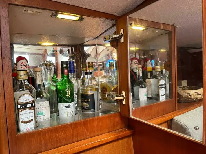 Roxy Yacht Photos Pics 