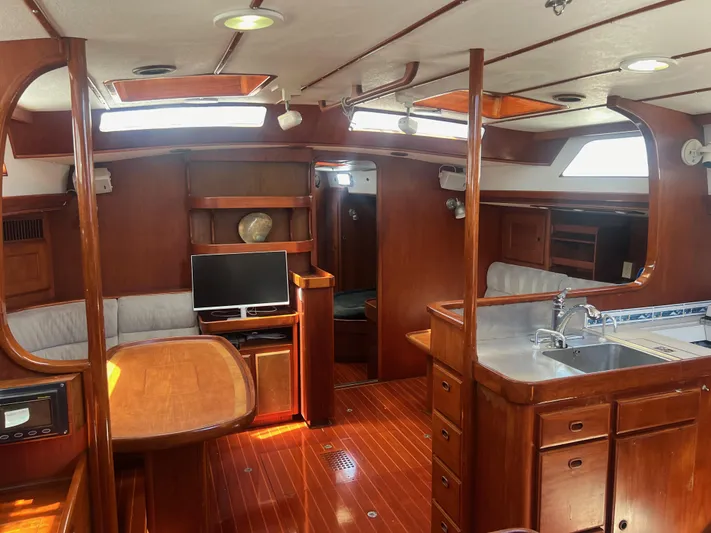 Roxy Yacht Photos Pics 